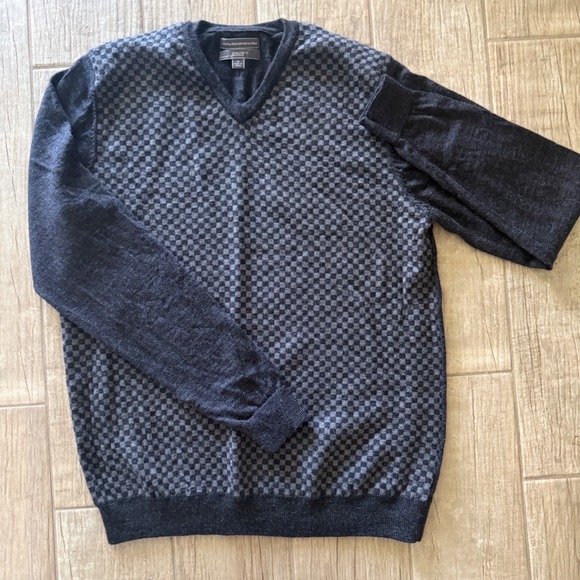 Banana Republic Other - Banana Republic Mens Merino V-Neck Sweater Dark Charcoal Gray Size M RN69016